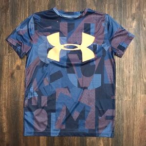 Under Armour t shirt boys size medium.